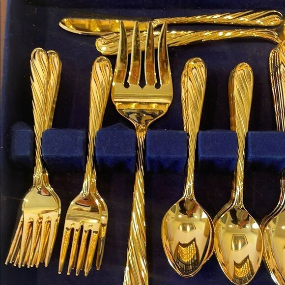 Retroneu 18/0 Japan Gold Tone Stainless Flatware Twist 66 Piece Serving for 12 - Picture 7 of 12